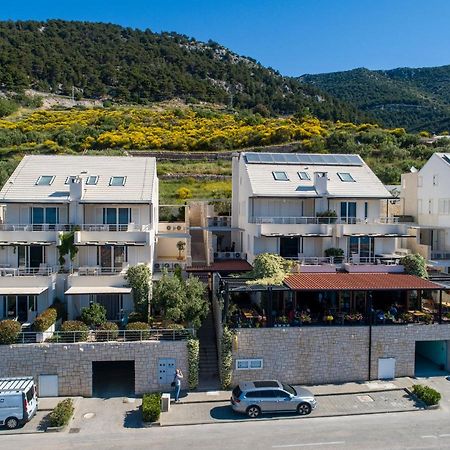 Apartments Villa Azzurra Bol Esterno foto