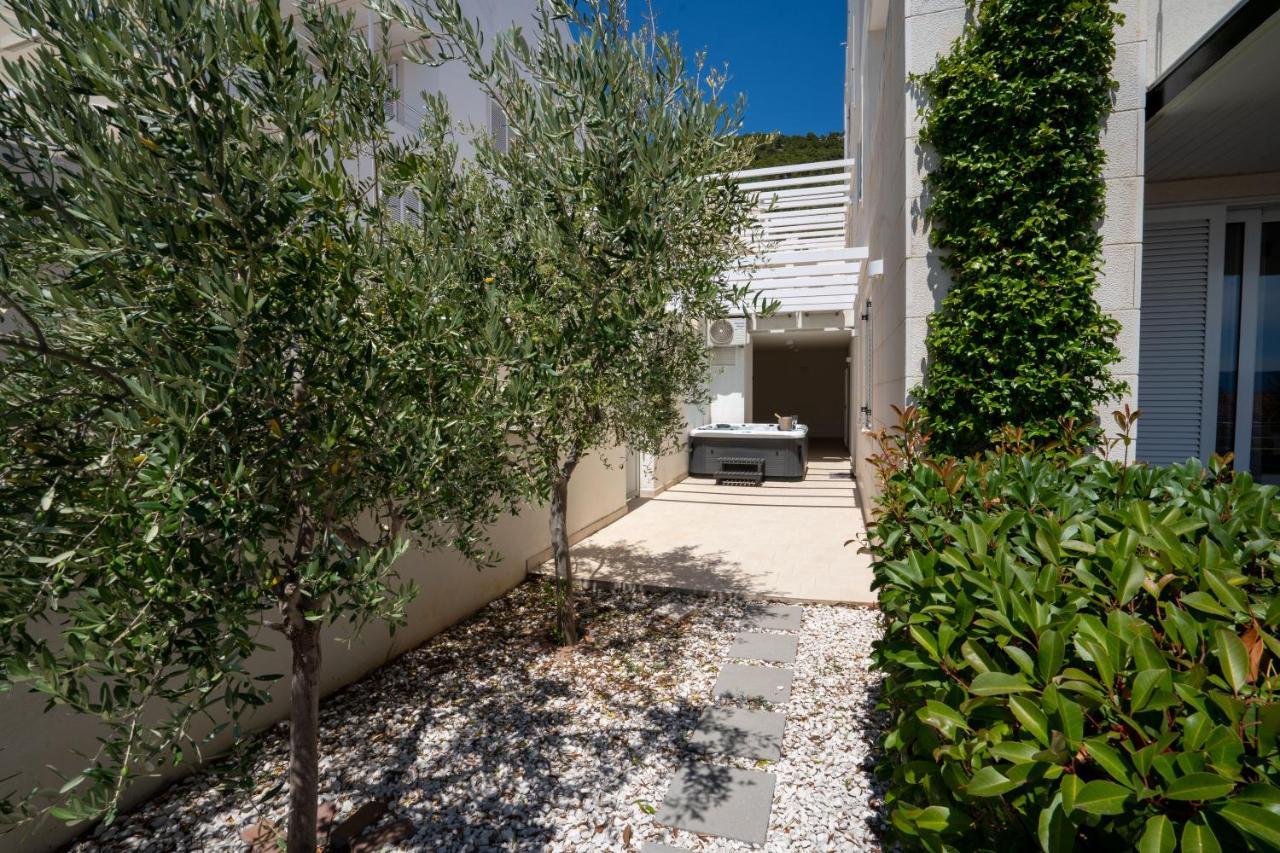 Apartments Villa Azzurra Bol Esterno foto