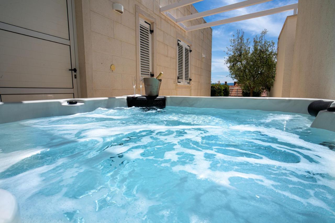 Apartments Villa Azzurra Bol Esterno foto